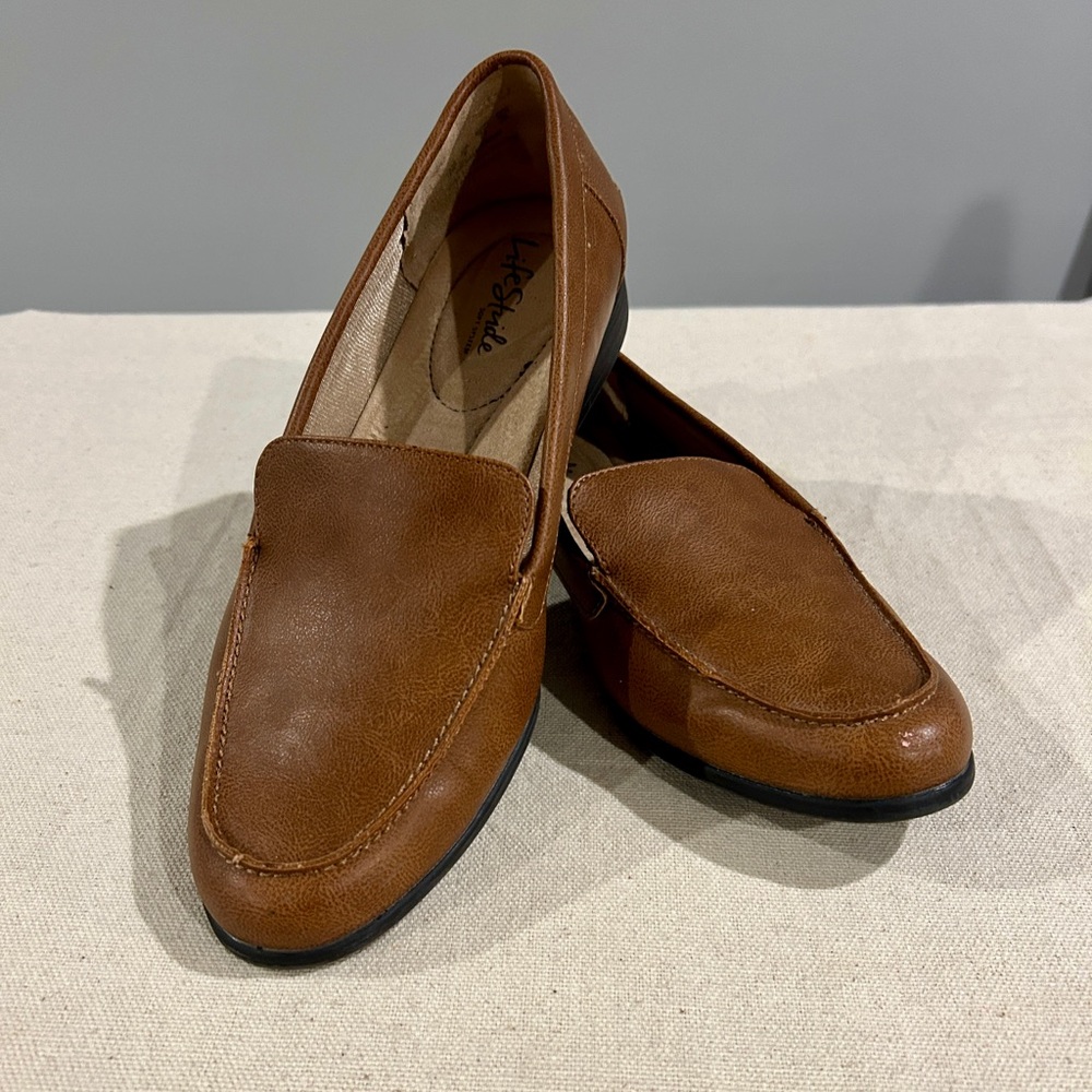Life Stride Tan Loafer size 9 wide